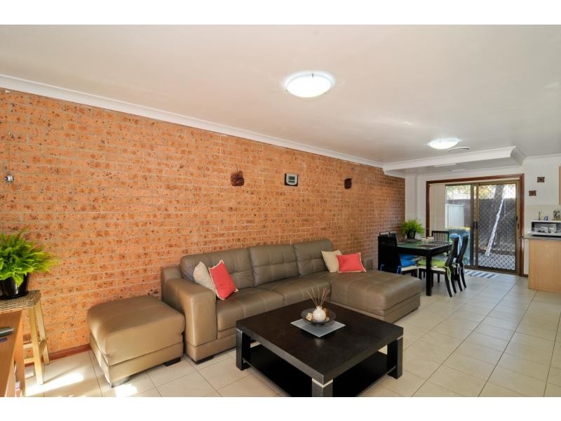 5/10 Gilba Road, Pendle Hill NSW 2145