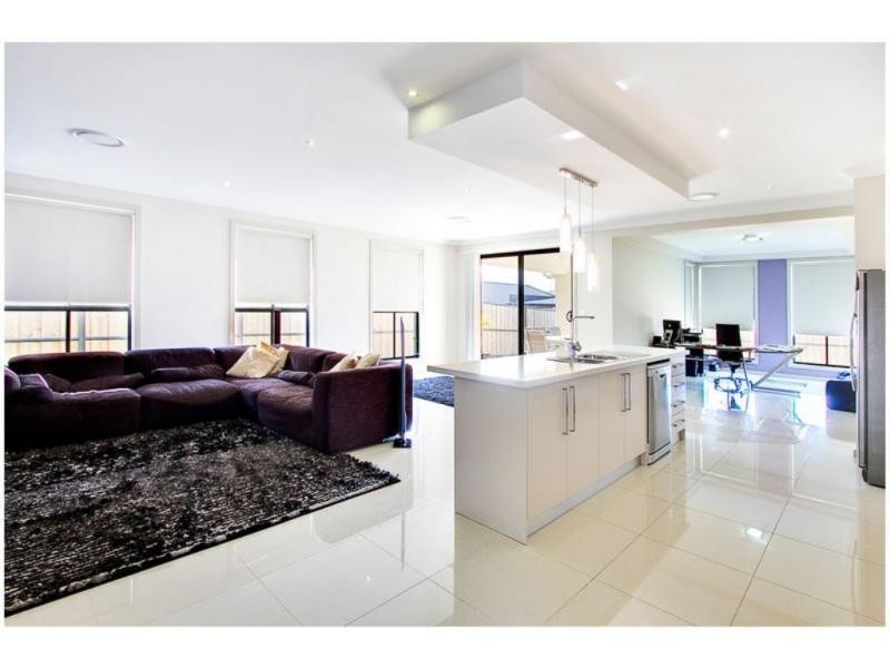 38 Waterfall Blvd, The Ponds NSW 2769