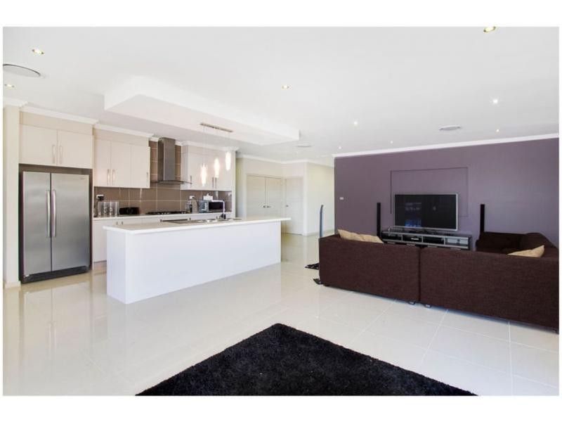38 Waterfall Blvd, The Ponds NSW 2769