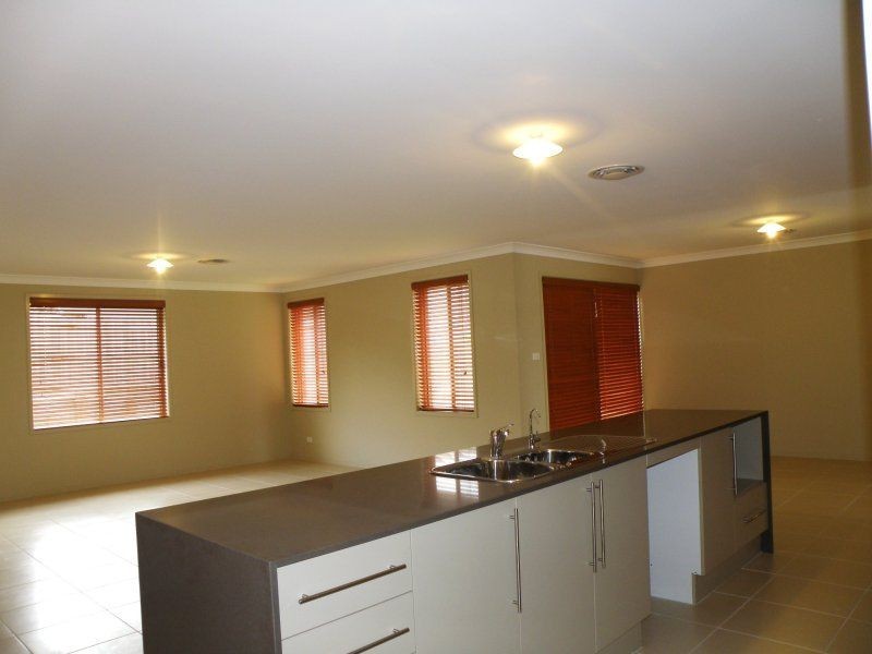 28 Paringa Drive, The Ponds NSW 2769