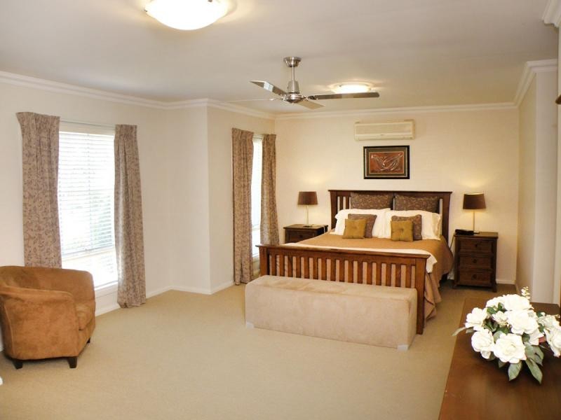 37 Valenti Cr, Kellyville NSW 2155