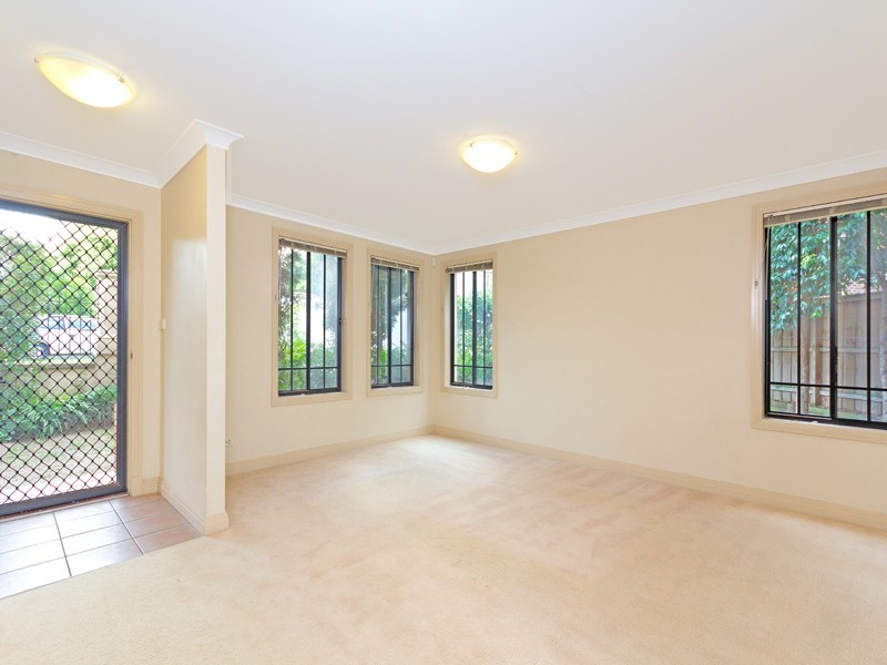 8 Garnet Grove, Glenwood NSW 2768