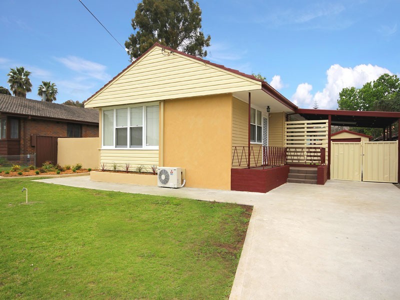 8 Copeland Road, Lethbridge Park NSW 2770