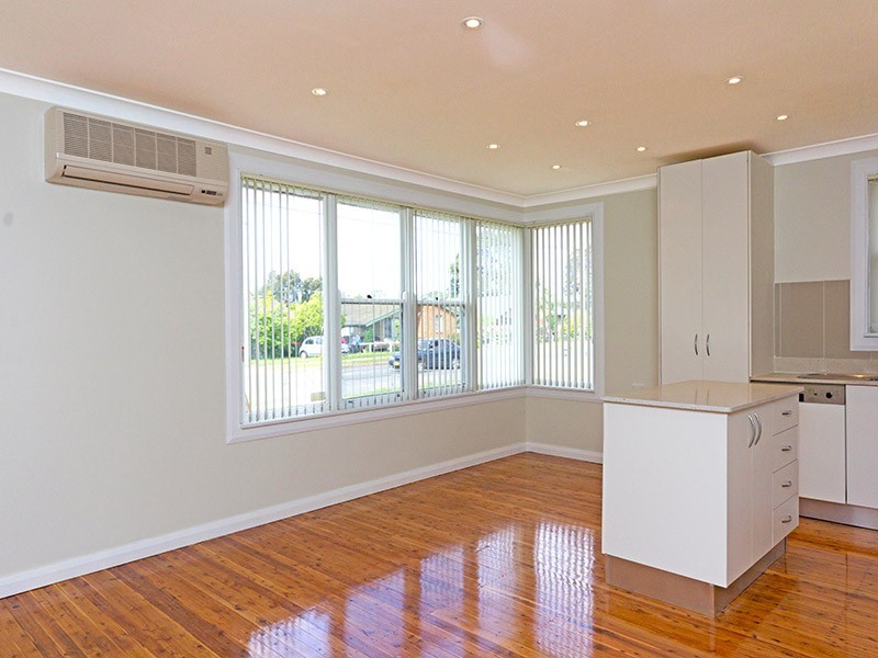 8 Copeland Road, Lethbridge Park NSW 2770