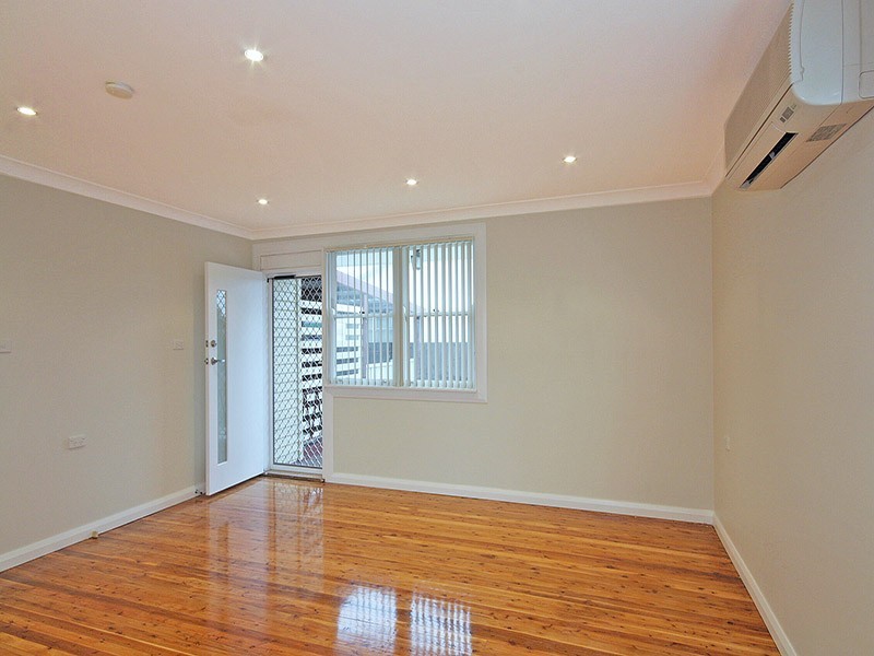 8 Copeland Road, Lethbridge Park NSW 2770