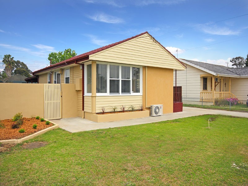 8 Copeland Road, Lethbridge Park NSW 2770