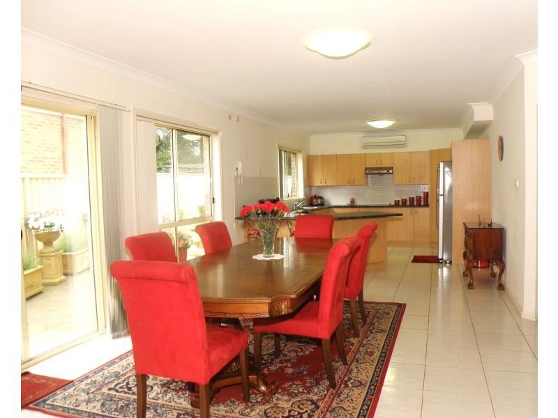 12B Lindsay Ave, Smithfield NSW 2164