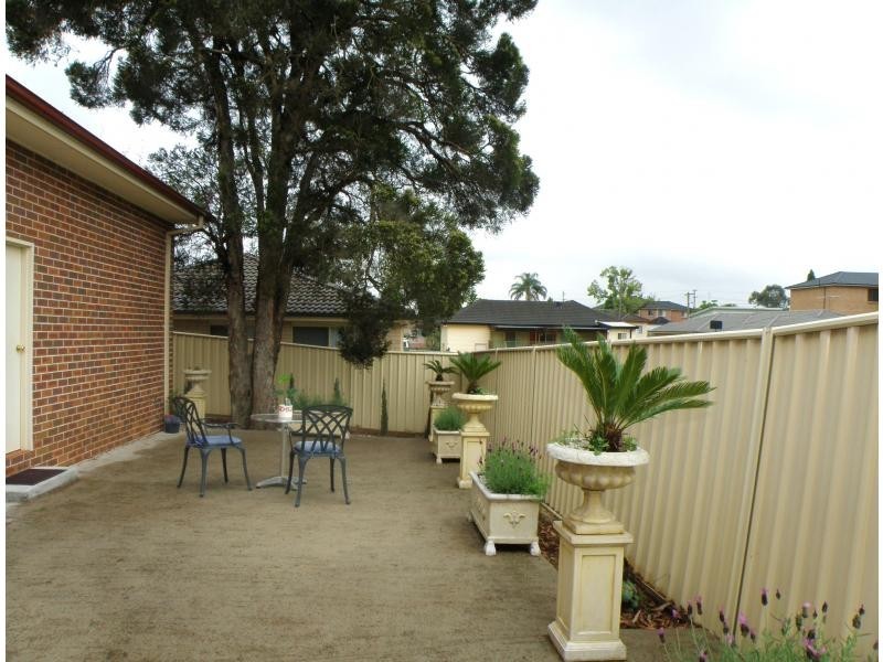 12B Lindsay Ave, Smithfield NSW 2164