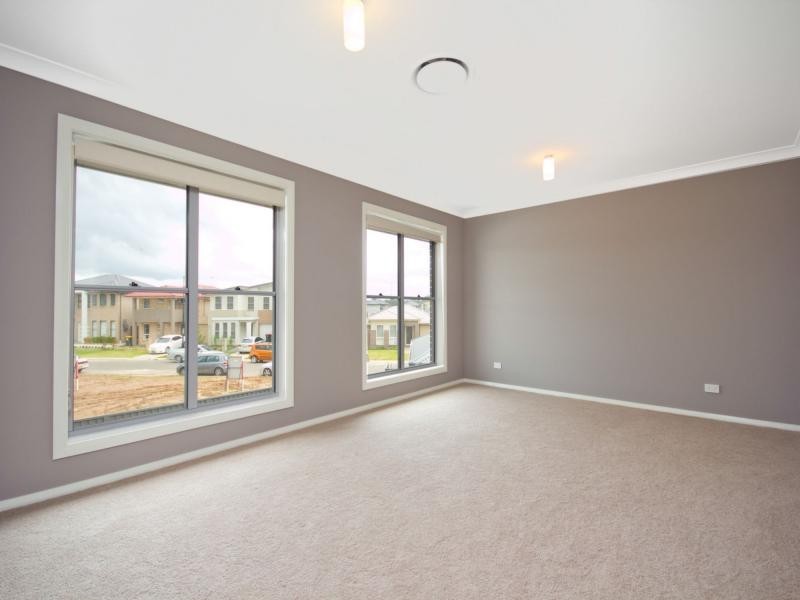 35 Wiseman Circuit, Ropes Crossing NSW 2760