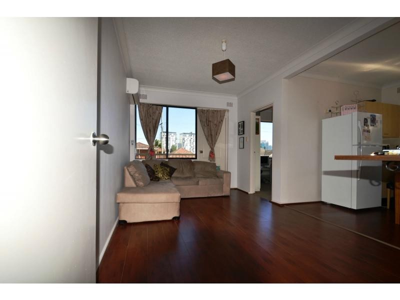 2/57 Harris Street, Harris Park NSW 2150