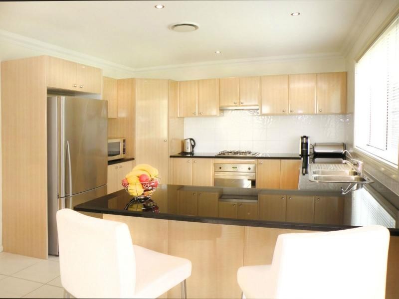 4 Townsend Cct, Beaumont Hills NSW 2155