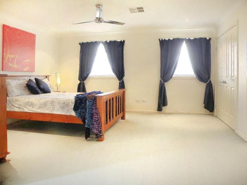 4 Townsend Cct, Beaumont Hills NSW 2155