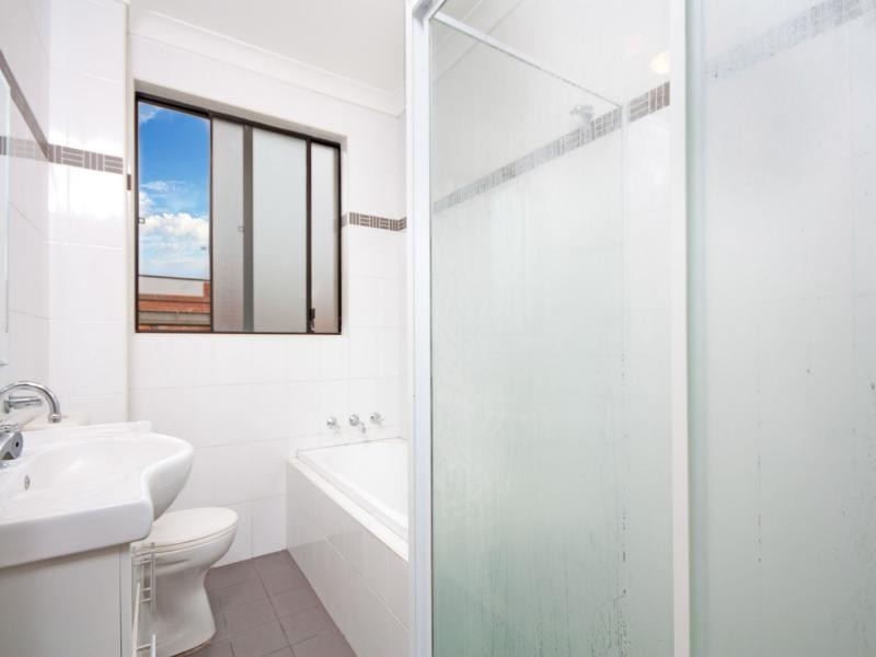 5/2-4 Reid Avenue, Wentworthville NSW 2145