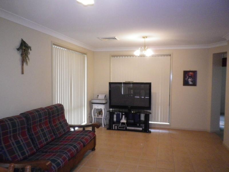 8 Parklea Drive, Parklea NSW 2768