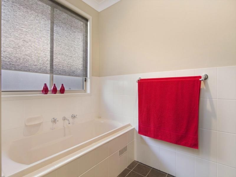 8 Scarlet Street, Quakers Hill NSW 2763