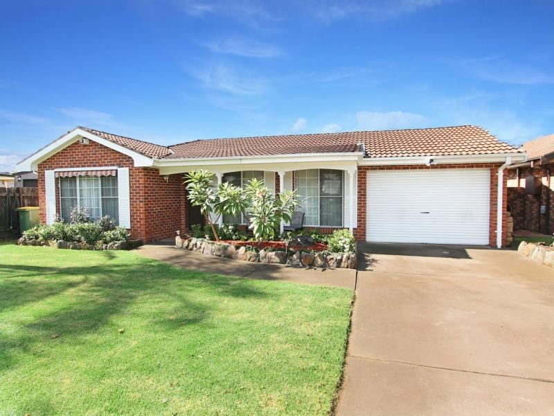 2 Raleigh Close, St Clair NSW 2759