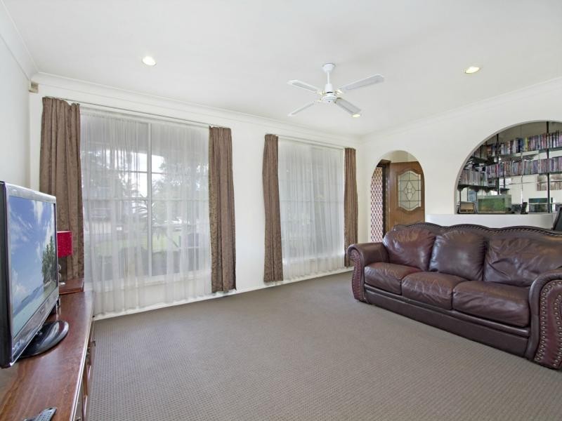 2 Raleigh Close, St Clair NSW 2759