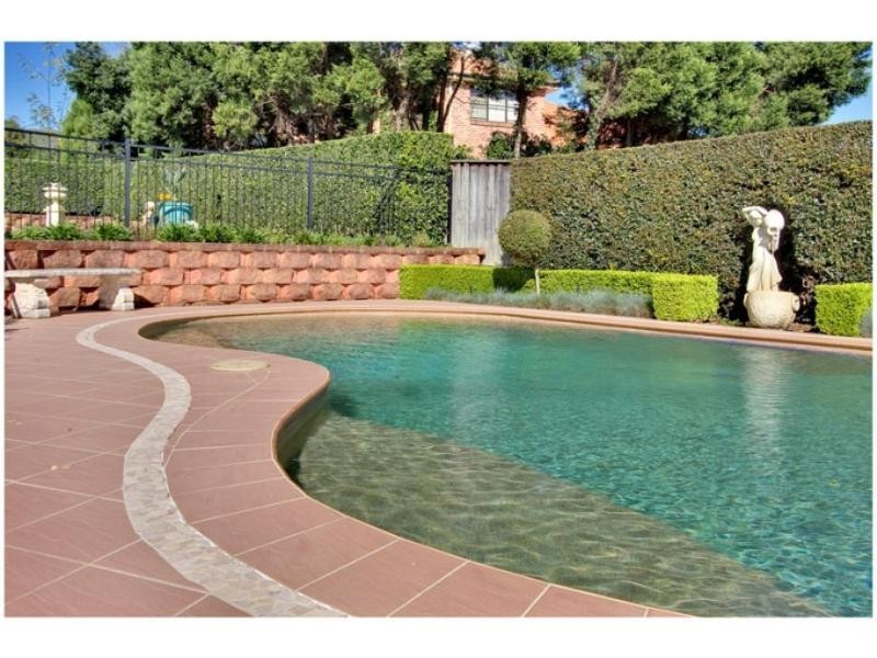 10 Beaumont Dr, Beaumont Hills NSW 2155