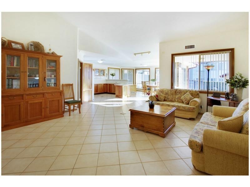 10 Beaumont Dr, Beaumont Hills NSW 2155