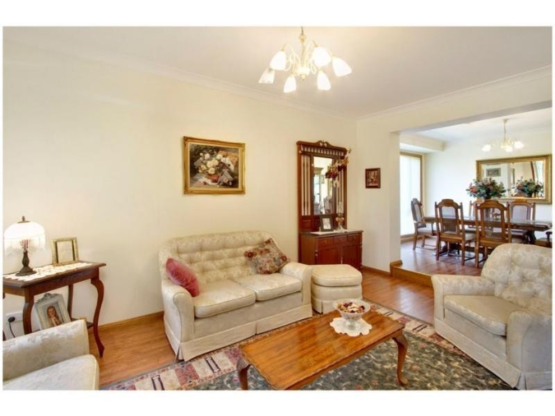 10 Beaumont Dr, Beaumont Hills NSW 2155