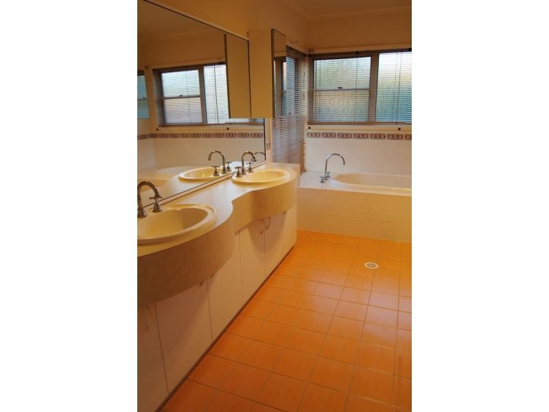 11 Silkyoak Close, Glenwood NSW 2768