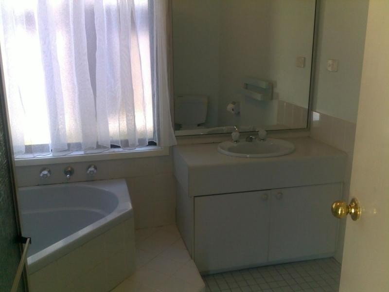 24 Aylward Avenue, Quakers Hill NSW 2763