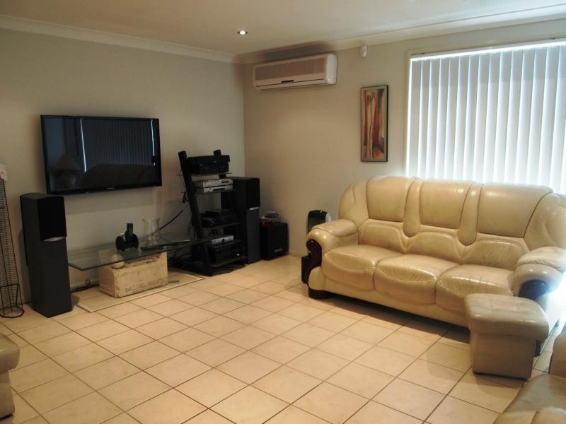 39 Augusta Place, St Clair NSW 2759