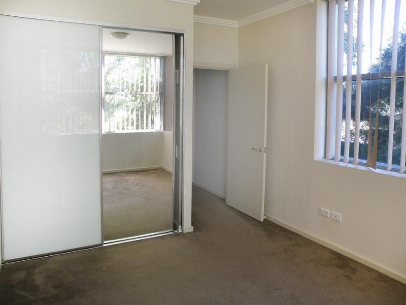 1/2-6 Lydbrook Street, Westmead NSW 2145