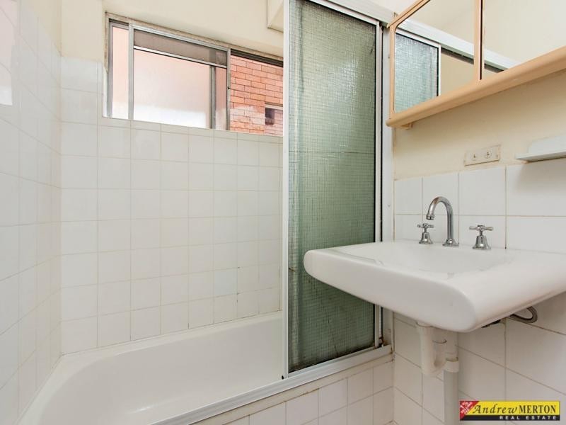 2/34 Addlestone Road, Merrylands NSW 2160