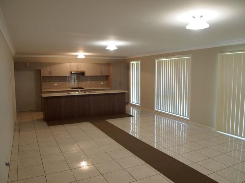 12 Nield Street, Ropes Crossing NSW 2760