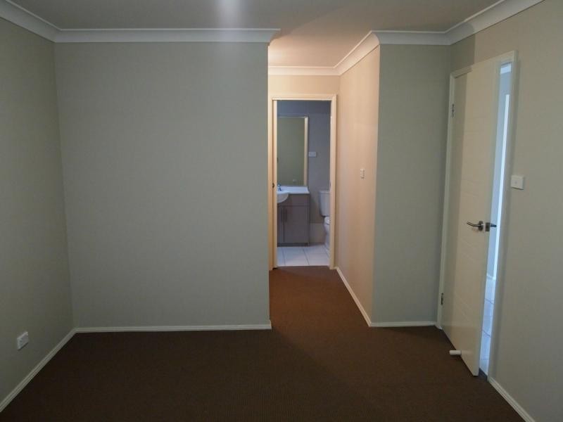 12 Nield Street, Ropes Crossing NSW 2760