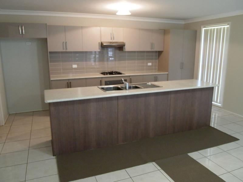 12 Nield Street, Ropes Crossing NSW 2760