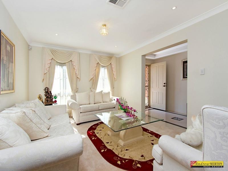 9 Kalindi Place, St Clair NSW 2759
