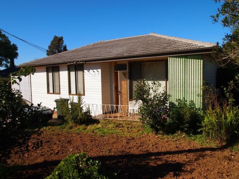 16 Charlton Road, Lalor Park NSW 2147