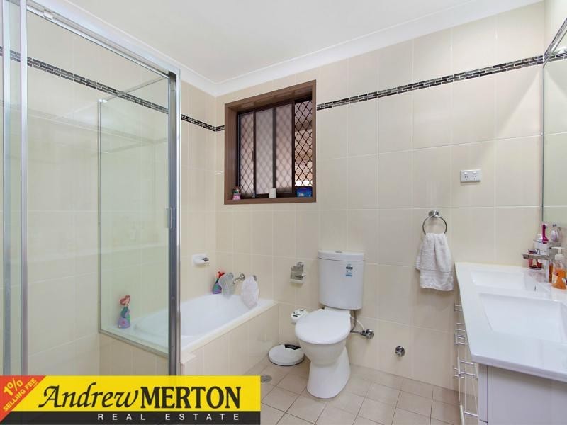 1 Daintree Glen, St Clair NSW 2759