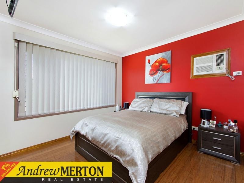 1 Daintree Glen, St Clair NSW 2759