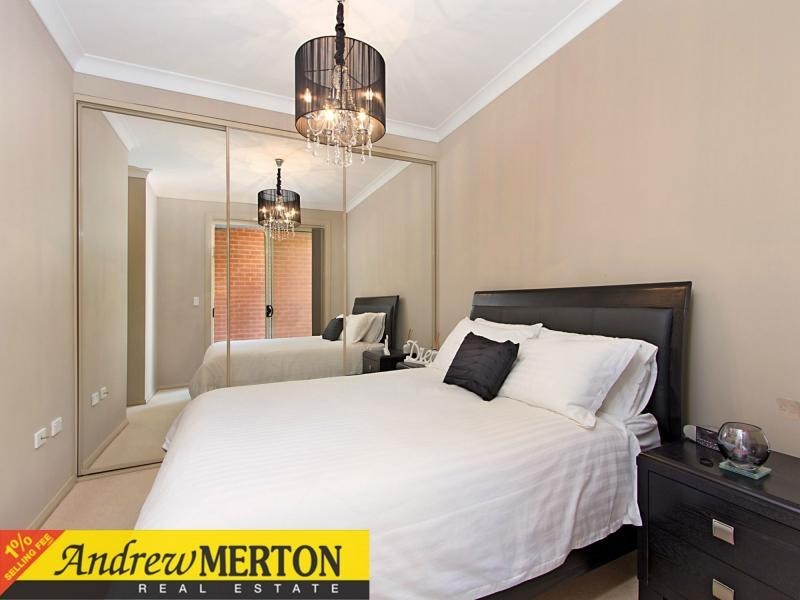 2/39-45 Lydbrook Street, Westmead NSW 2145