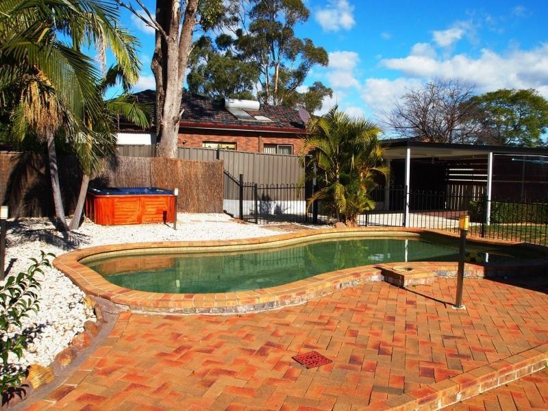 17 Newtimber Circuit, St Clair NSW 2759