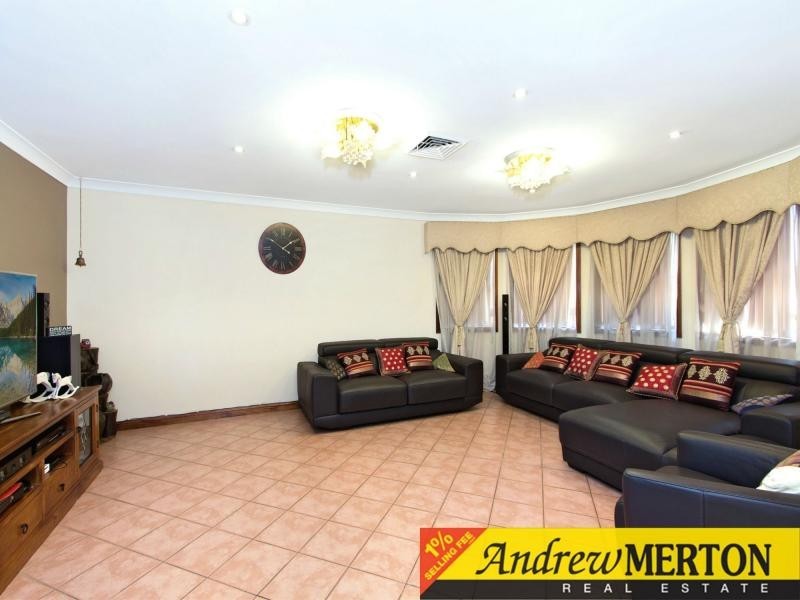 4 Lakewood Drive, Woodcroft NSW 2767