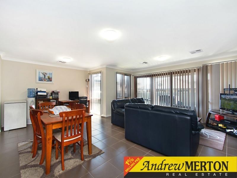 33 Lawler Street, Ropes Crossing NSW 2760