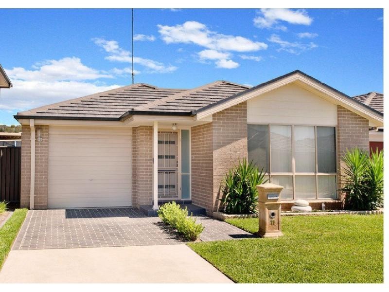 11 Mackay Circuit, Ropes Crossing NSW 2760