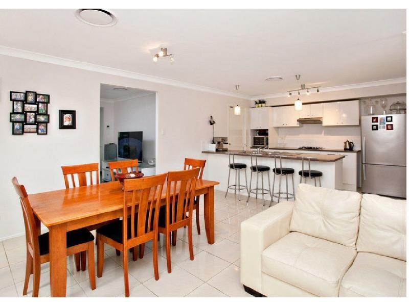 11 Mackay Circuit, Ropes Crossing NSW 2760