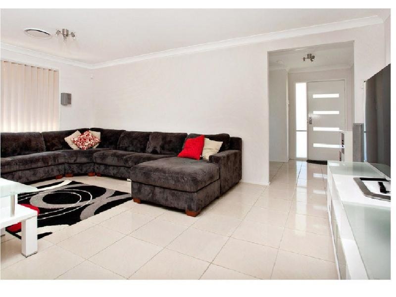 11 Mackay Circuit, Ropes Crossing NSW 2760