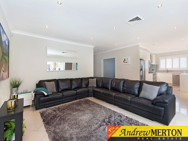 2 Hyatt Close, Rouse Hill NSW 2155