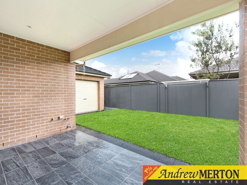 33 Holland Avenue, Ropes Crossing NSW 2760