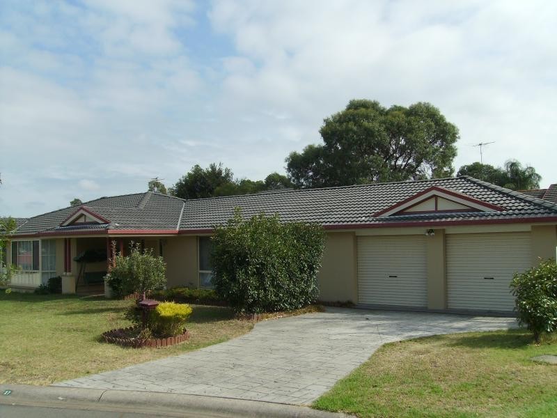 27 Brendan Place, Quakers Hill NSW 2763