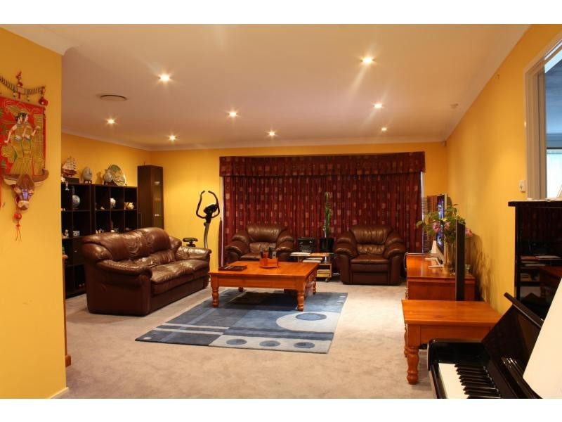 27 Brendan Place, Quakers Hill NSW 2763