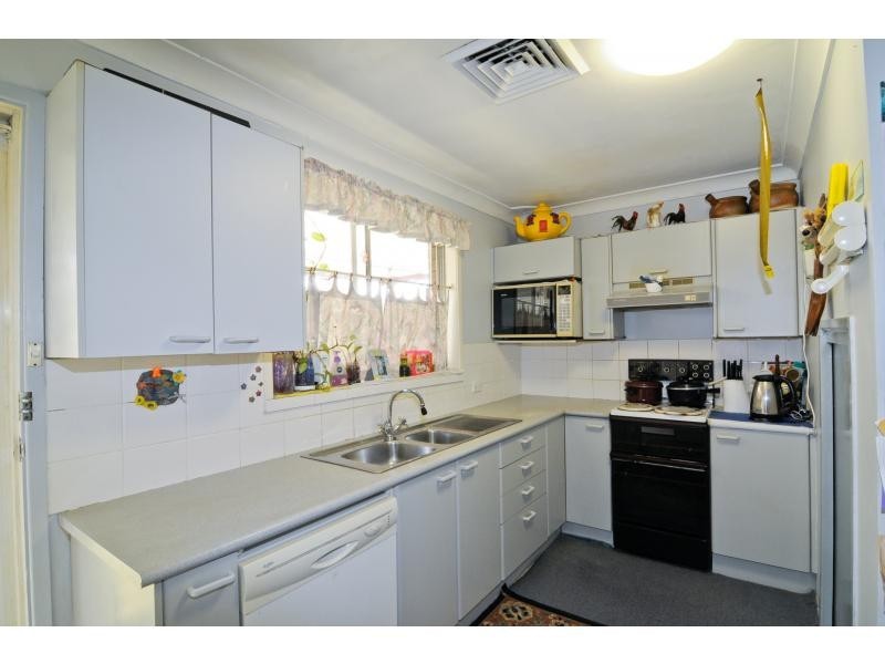 8 Cummings Crescent, Quakers Hill NSW 2763