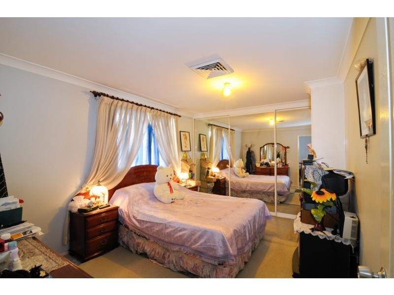 8 Cummings Crescent, Quakers Hill NSW 2763