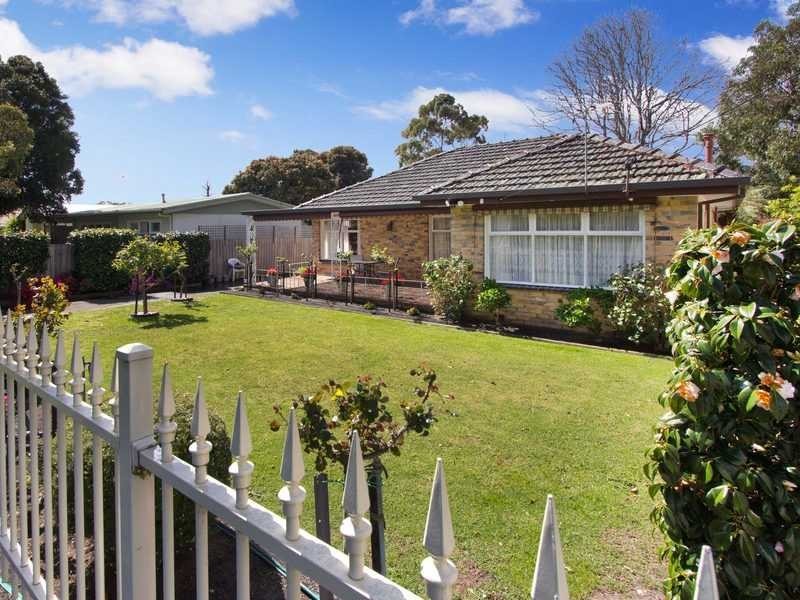 33 Leon Avenue, Rosebud VIC 3939